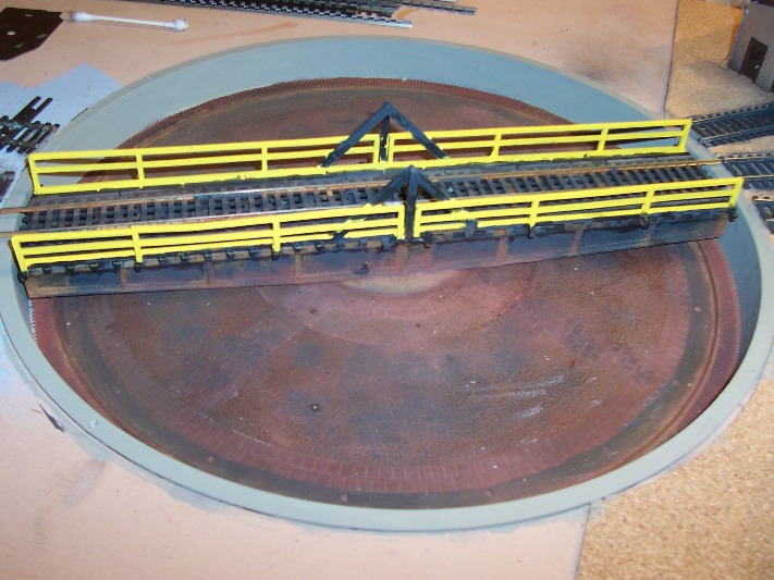 Turntable aligned with rails